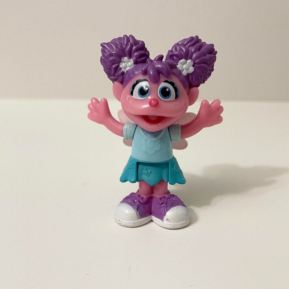 Sesame Street Abby Cadabby Mini Figure with Wings 3 Inch Toy Flowers
